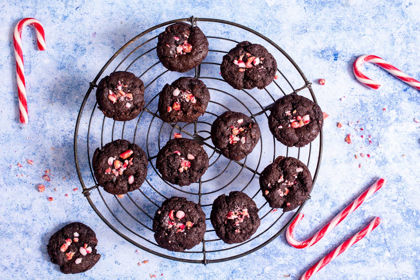 Easy One-Bowl Vegan Peppermint Brownie Cookies