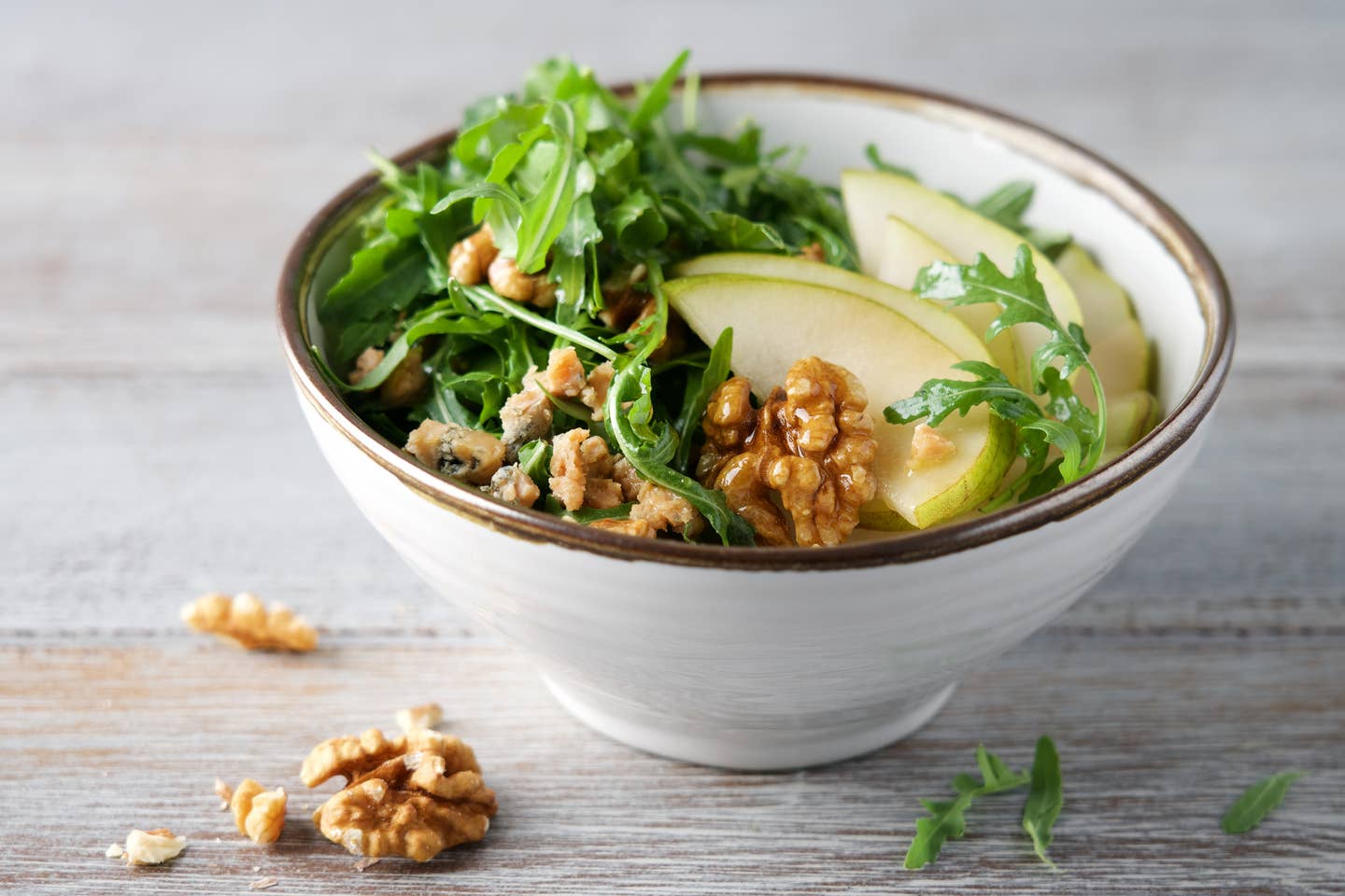 Fruit salad with pears, arugula, walnuts and Roquefort cheese