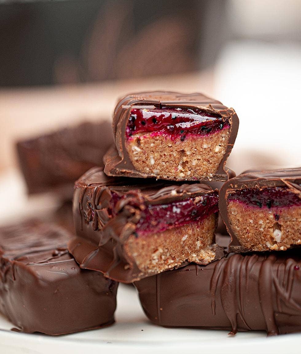 Chocolate Protein Bar With Pitaya Jelly