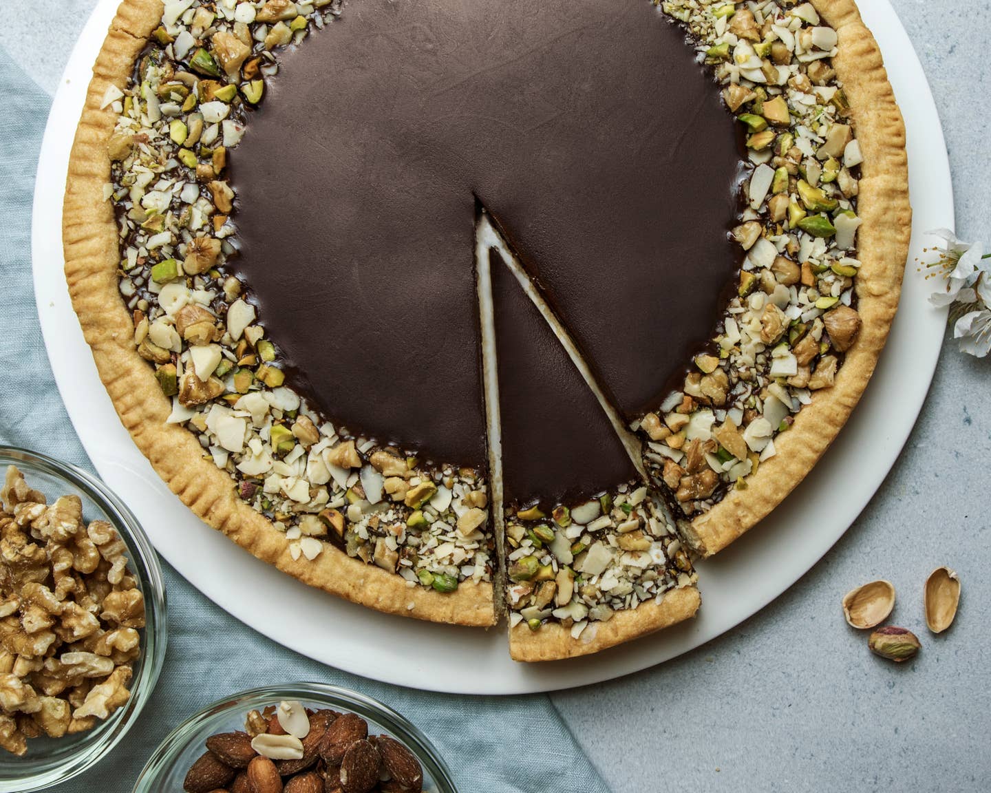 Chocolate tart with nuts